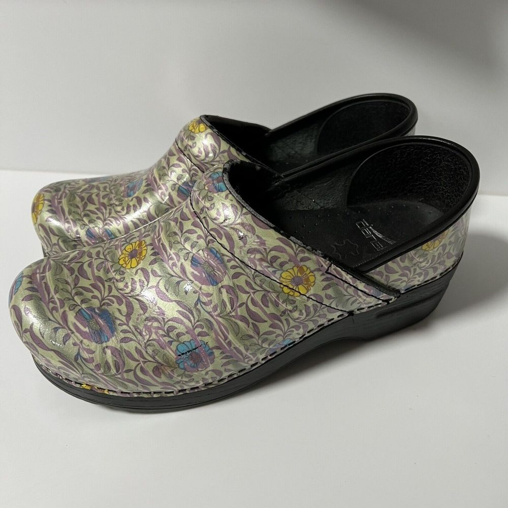 Dansko Pastel Green Purple Floral Clogs 37 Work Nurse Teacher Shoes Comfort Clog